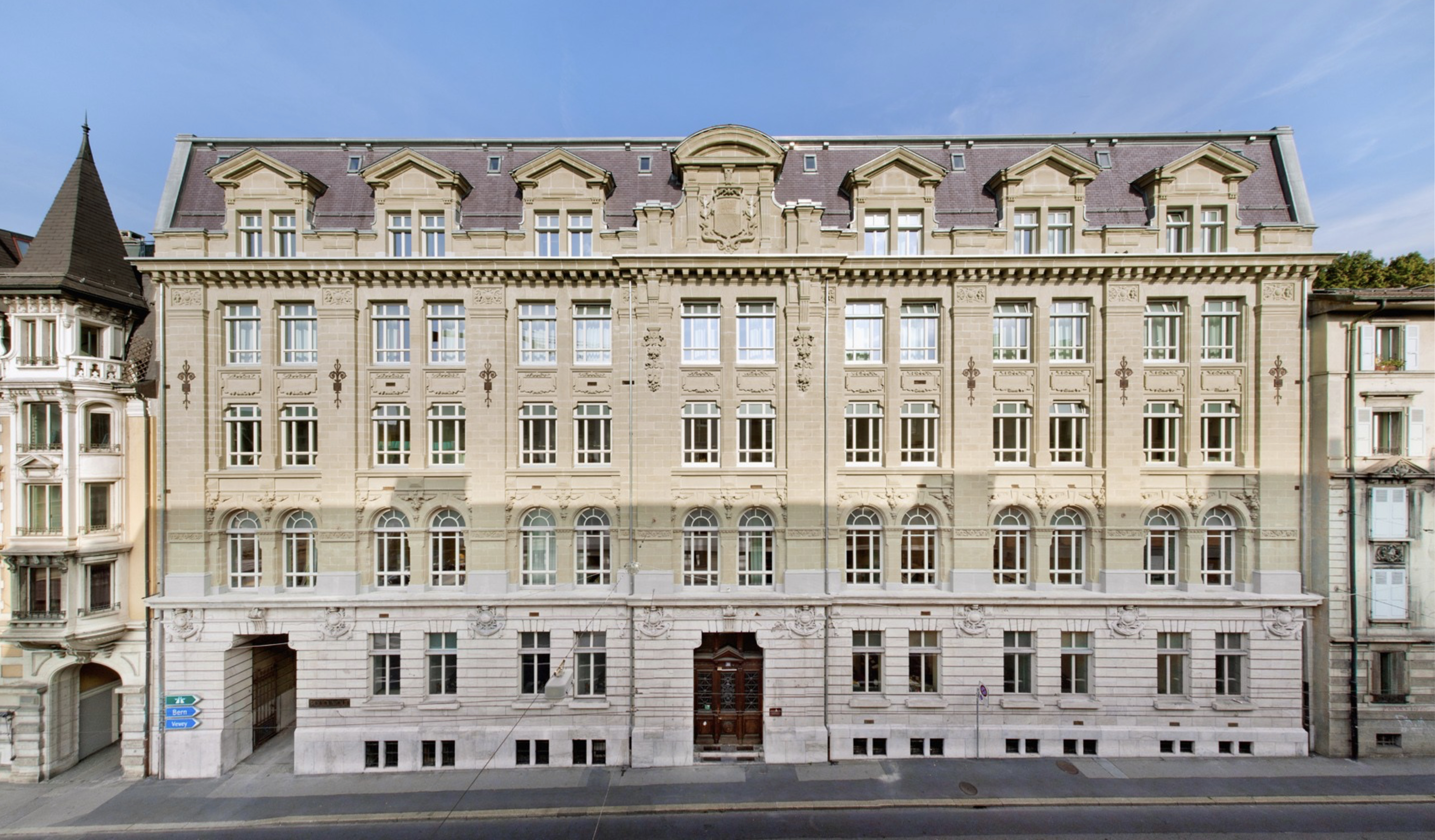 La toiture de l'ancienne PMU